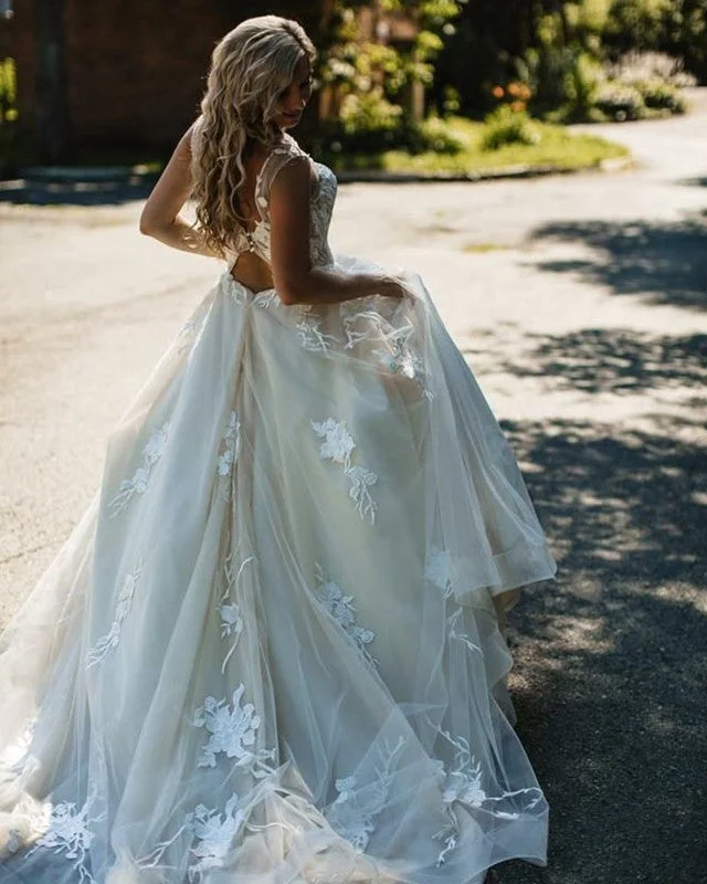 Tulle Backless Beach Wedding Dresses Lace Embroidery